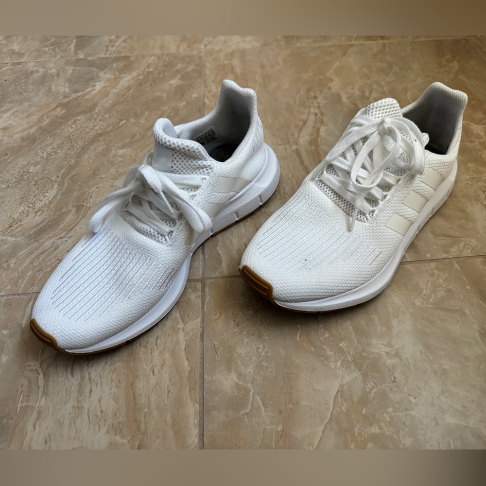 Men’s adidas swift run size 10